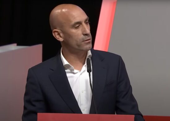 Luis Rubiales dia que não renunciará ao cargo de presidente da Federação Espanhola de Futebol - Foto: Reprodução/ Real Federação Espanhola de Futebol