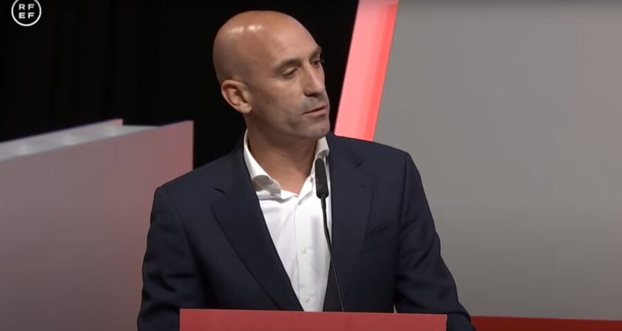 Luis Rubiales dia que não renunciará ao cargo de presidente da Federação Espanhola de Futebol - Foto: Reprodução/ Real Federação Espanhola de Futebol