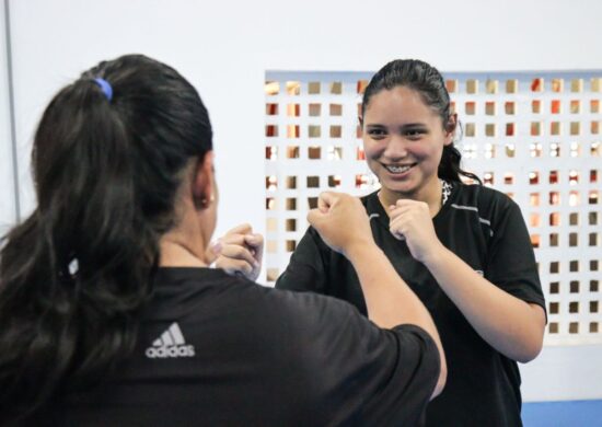 Mãe e filha participam do curso de defesa pessoal feminina - Foto: Solange Rocha/Sedel