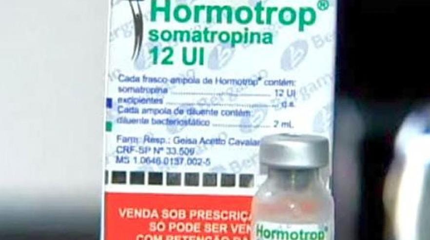 O uso da medicação Somatropina é indicado para ajudar crianças e mulheres a adquirirem mais centímetros de altura
