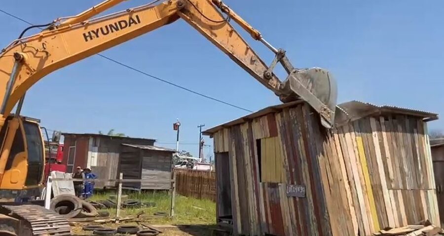 Terra Prometida 104 casas já foram demolidas em área ocupada no Acre