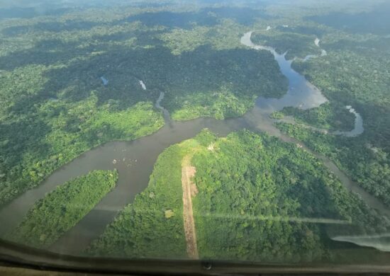 Tripulantes de helicóptero desaparecido na Amazônia são encontrados com vida