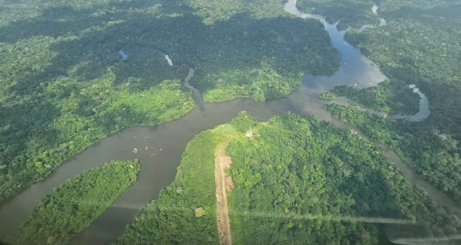 Tripulantes de helicóptero desaparecido na Amazônia são encontrados com vida