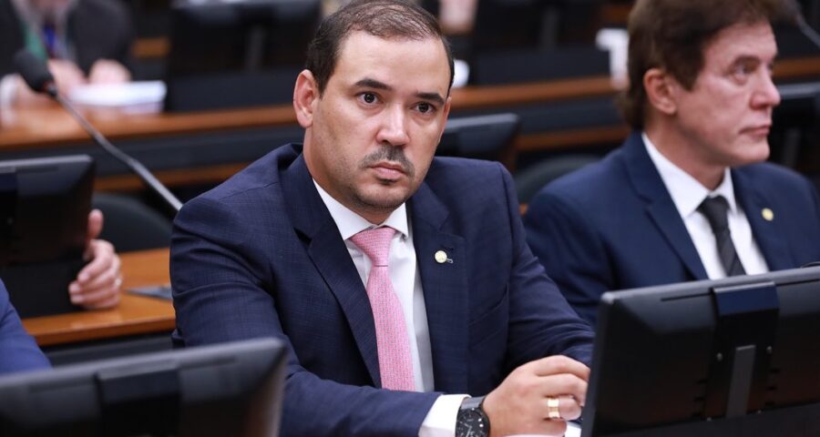 Deputado presenteia irmã com dinheiro da cota parlamentar