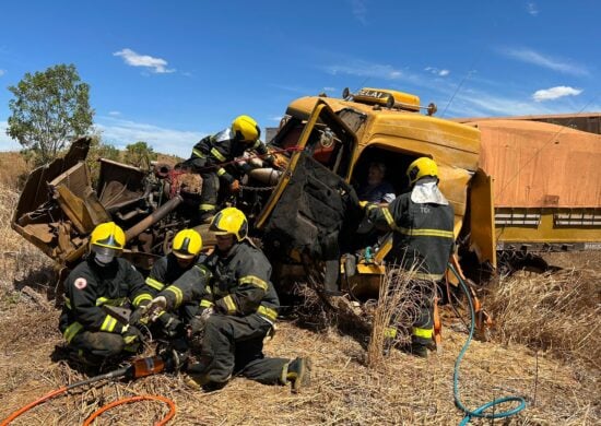 Motorista é resgatado após grave acidente com caminhão trator na TO-080