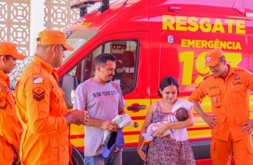 Após susto, família atendida visita e agradece a bombeiros militares pela agilidade