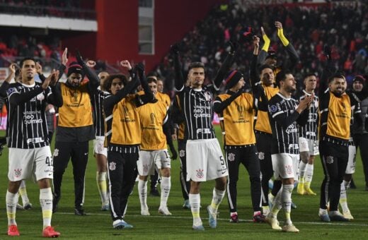 Após perder por 1 a 0 (empate por 1 a 1 no agregado), o Corinthians venceu por 3 a 2 na disputa por pênaltis e avançou às semifinais. - Foto: Gustavo Garello/Associated Press/Estadão Conteúdo