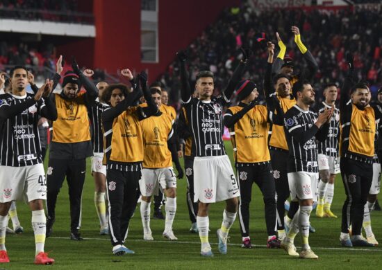 Após perder por 1 a 0 (empate por 1 a 1 no agregado), o Corinthians venceu por 3 a 2 na disputa por pênaltis e avançou às semifinais. - Foto: Gustavo Garello/Associated Press/Estadão Conteúdo