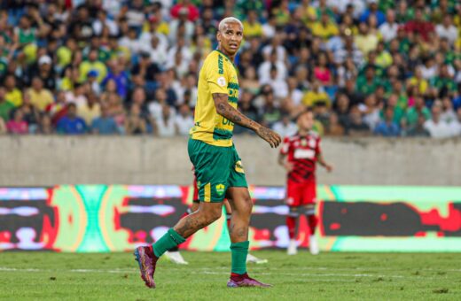 Cuiabá derrota o Flamengo no jogo pela 18ª rodada do Campeonato Brasileiro, em Mato Grosso - Foto: Reprodução/ Twitter @CuiabaEC