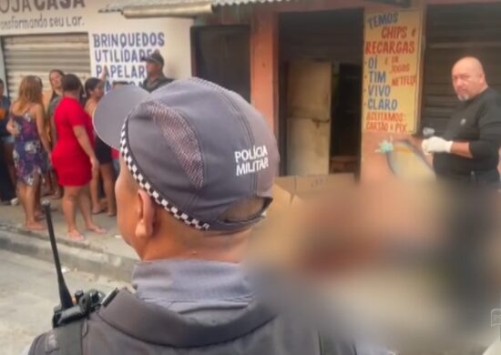 Dois suspeitos encapuzados em moto executam homem a tiros em Manaus – Foto: Reprodução/TV Norte Amazonas