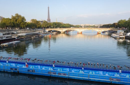 Rio Sena é despoluído para realizar evento-teste para Olimpíada 2024 - Reprodução/ X @Paris