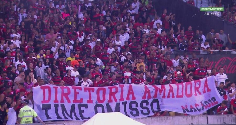 Flamengo é alvo de protesto durante o jogo contra o São Paulo, no Maracanã - Foto: Reprodução/ Reprodução/Premiere