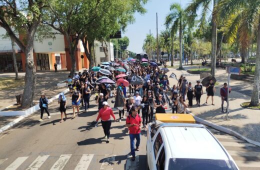 Servidores da educação de Rio Branco encerram greve após decisão judicial