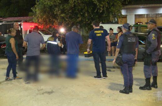 Homem é morto com 10 tiros na cabeça por suspeitos em carro em Manaus - Foto: Reprodução/TV Norte Amazonas