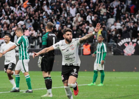 O Corinthians venceu o Coritiba pela 19ª rodada do Brasileirão neste domingo (13) - Foto: Bruno Escolastico/Ato Press/Estadão Conteúdo