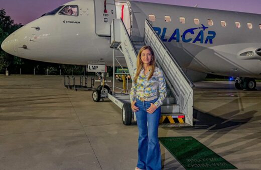 O Palmeiras estreia avião comprado por Leila Pereira, em viagem ao Rio de Janeiro, para confronto contra o Fluminense neste sábado (5) - Foto: Reprodução/ Twitter @leilapereiralp