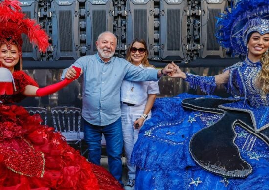 Lula e Janja durante agenda em Parintins que contou com apresentação folclórica de Garantido e Caprichoso - Foto: Ricardo Stuckert/Palácio do Planalto