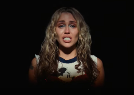 miley-cyrus-used-to-be-young-clipe-foto-reproducao-youtube