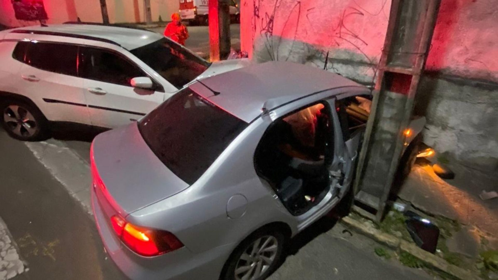 Vítima morre dentro do carro após a colisão - Foto: Divulgação/Corpo de Bombeiros do Ceará