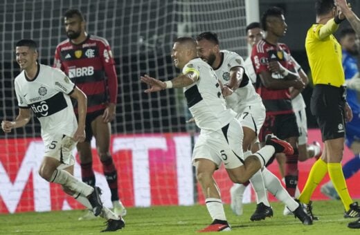 Olimpia celebra mais um gol contra o Flamengo no Defensores del Chaco - Foto: Foto: Jorge Saenz/Associated Press/Estadão Conteúdo