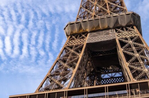 ponto turístico Torre Eiffel é fechado após ameaça de bomba