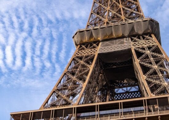 ponto turístico Torre Eiffel é fechado após ameaça de bomba