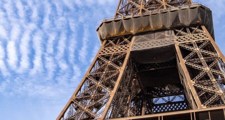 ponto turístico Torre Eiffel é fechado após ameaça de bomba