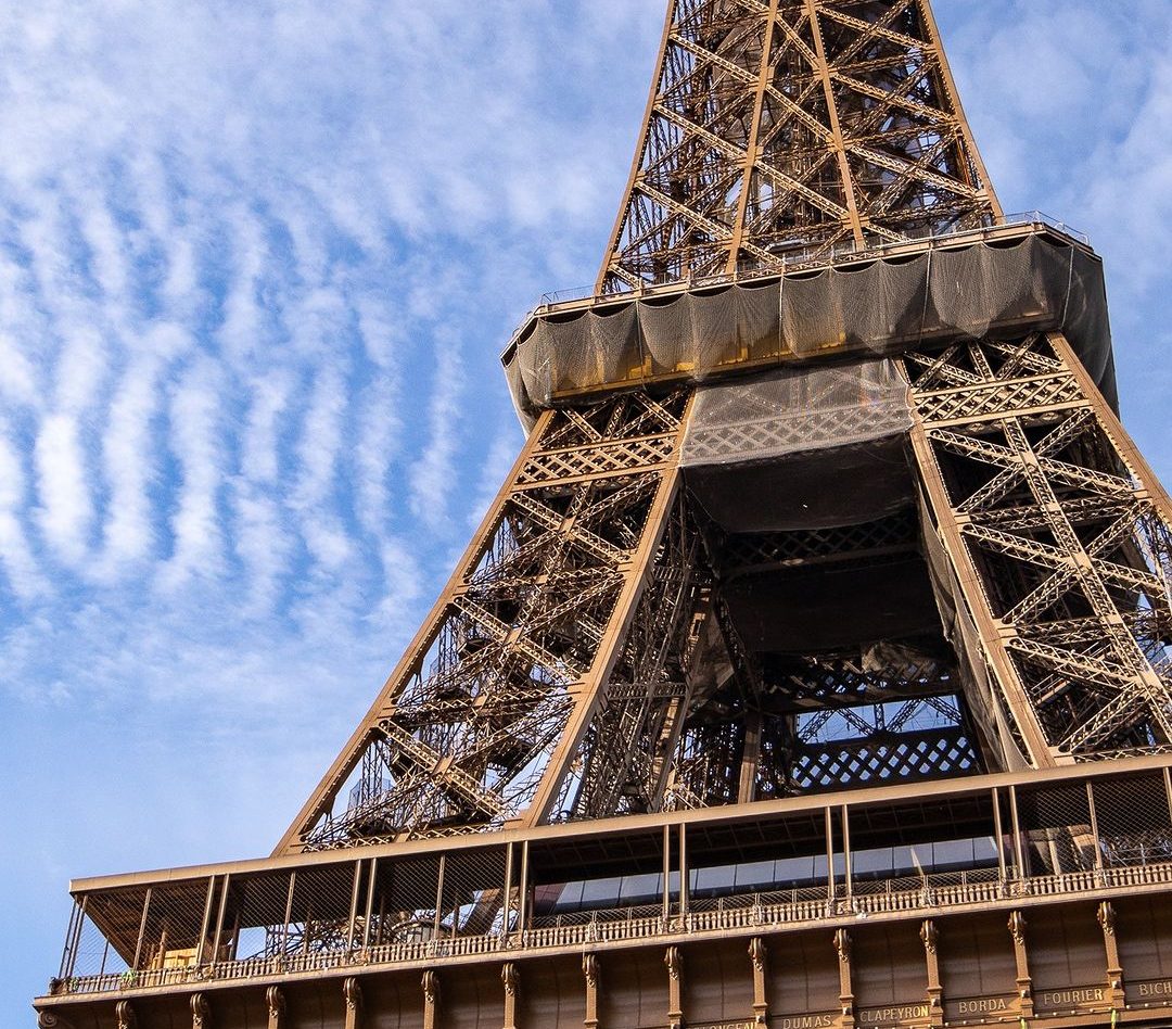 ponto turístico Torre Eiffel é fechado após ameaça de bomba