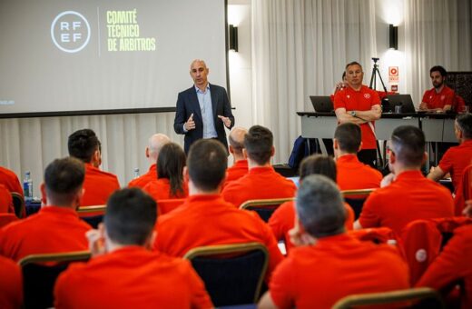 Luis Rubiales perde para Hermoso gravar vídeo ao seu lado - Foto: Reprodução/ Instagram @rfef