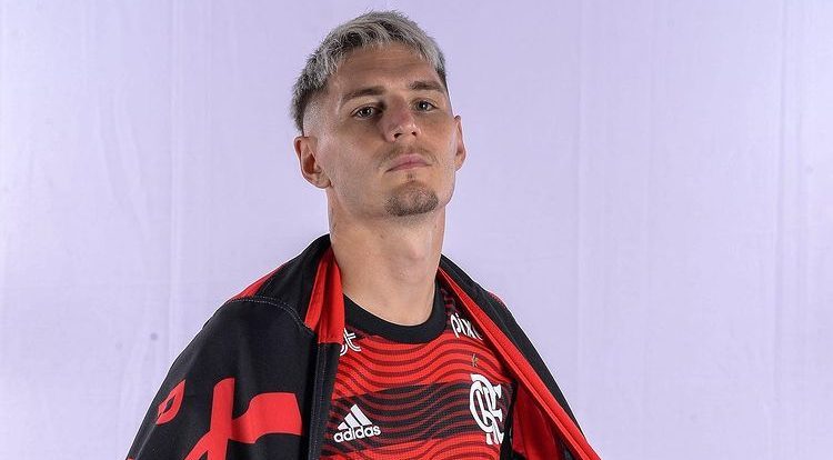 Varela, do Flamengo, tem fratura confirmada após levar soco durante briga com volante Gerson - Foto: Reprodução/ Instagram @guillermovarela4