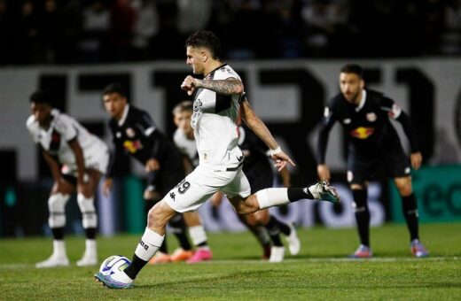 No jogo entre Vasco e Bragantino terminou em empate nesta segunda-feira (14) - Foto: Reprodução/ Instagram @vascodagama