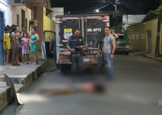 Vítima em situação de rua é morta baleada na Zona Norte de Manaus - Foto: Reprodução/TV Norte Amazonas