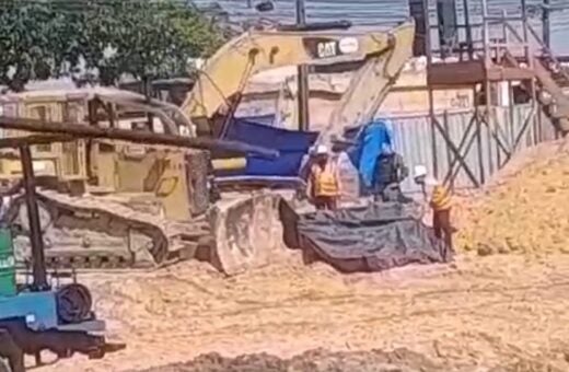 Acidente com trator ocorreu em obra da Zona Leste da cidade - Foto: Reprodução/WhatsApp