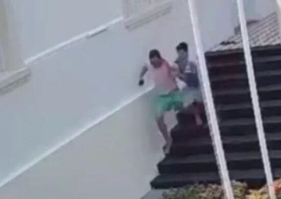 Mesmo esfaqueado, homem conseguiu pedir socorro - Foto: Reprodução/WhatsApp