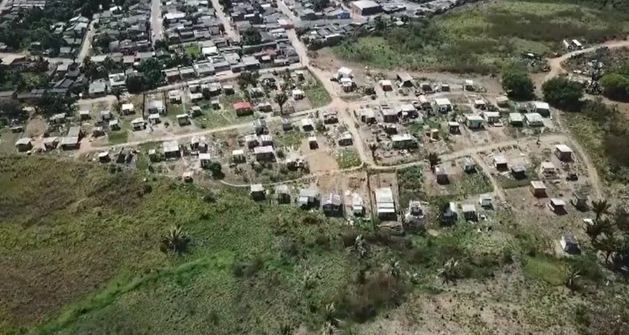 Acre formaliza acordo para ceder 25 lotes às famílias de ocupações 