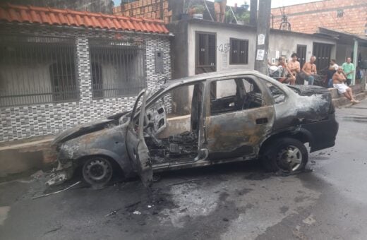 Após carro de aplicativo pegar fogo em Manaus, motorista faz 'vakinha'