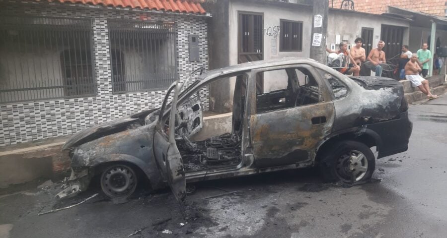 Após carro de aplicativo pegar fogo em Manaus, motorista faz 'vakinha'