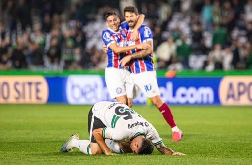 Coritiba, lamenta mais um gol do Bahia, durante partida válida pela 23ª rodada do Campeonato Brasileiro série A 2023 - Foto: Vinicius Do Prado/Agência F8/Estadão Conteúdo