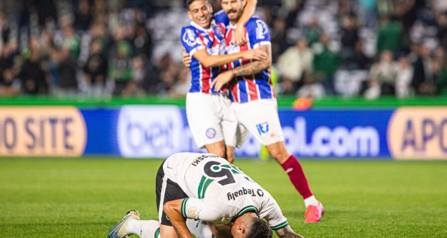 Coritiba, lamenta mais um gol do Bahia, durante partida válida pela 23ª rodada do Campeonato Brasileiro série A 2023 - Foto: Vinicius Do Prado/Agência F8/Estadão Conteúdo