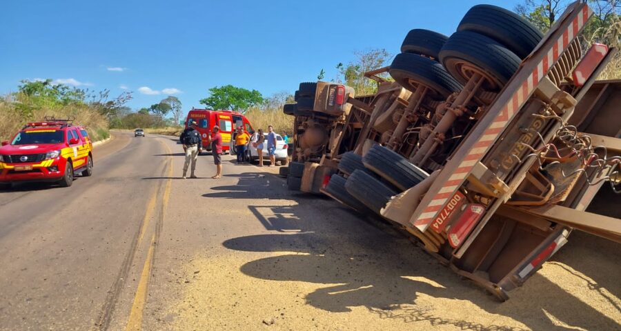 Em acidente a vítima bate a cabeça e perde toda a carga que transportava