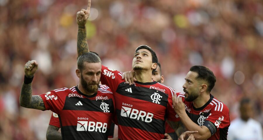 Pedro, do Flamengo, comemora seu gol marcado sobre a equipe do Bahia - Foto: André Fabiano/Código19/Estadão Conteúdo