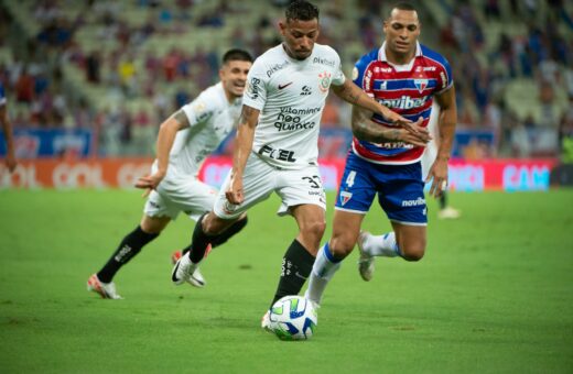 Corinthians e Fortaleza, durante partida válida da 23° rodada do Campeonato Brasileiro Série A, disputada na Arena Castelão, em Fortaleza - Foto: Vanderlene Terto/Zimel Press/Estadão Conteúdo