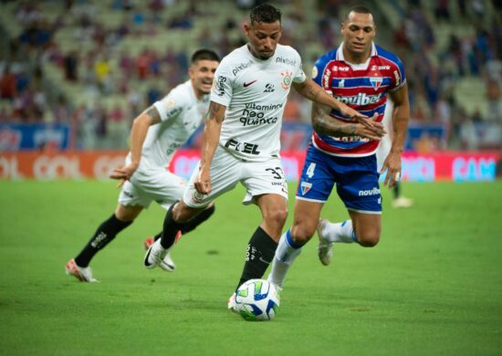 Corinthians e Fortaleza, durante partida válida da 23° rodada do Campeonato Brasileiro Série A, disputada na Arena Castelão, em Fortaleza - Foto: Vanderlene Terto/Zimel Press/Estadão Conteúdo