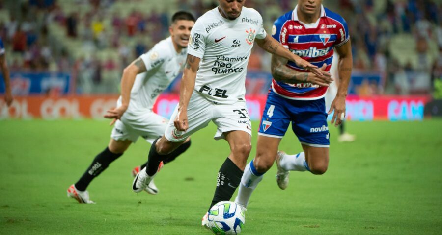 Corinthians e Fortaleza, durante partida válida da 23° rodada do Campeonato Brasileiro Série A, disputada na Arena Castelão, em Fortaleza - Foto: Vanderlene Terto/Zimel Press/Estadão Conteúdo