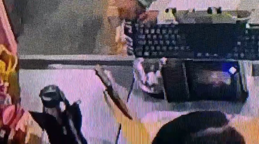 Vídeo mostra momento que homem compra faca para atacar ex-mulher em RR