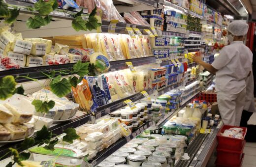 Com alimentos barateados, pobres sentem menos inflação do que ricos