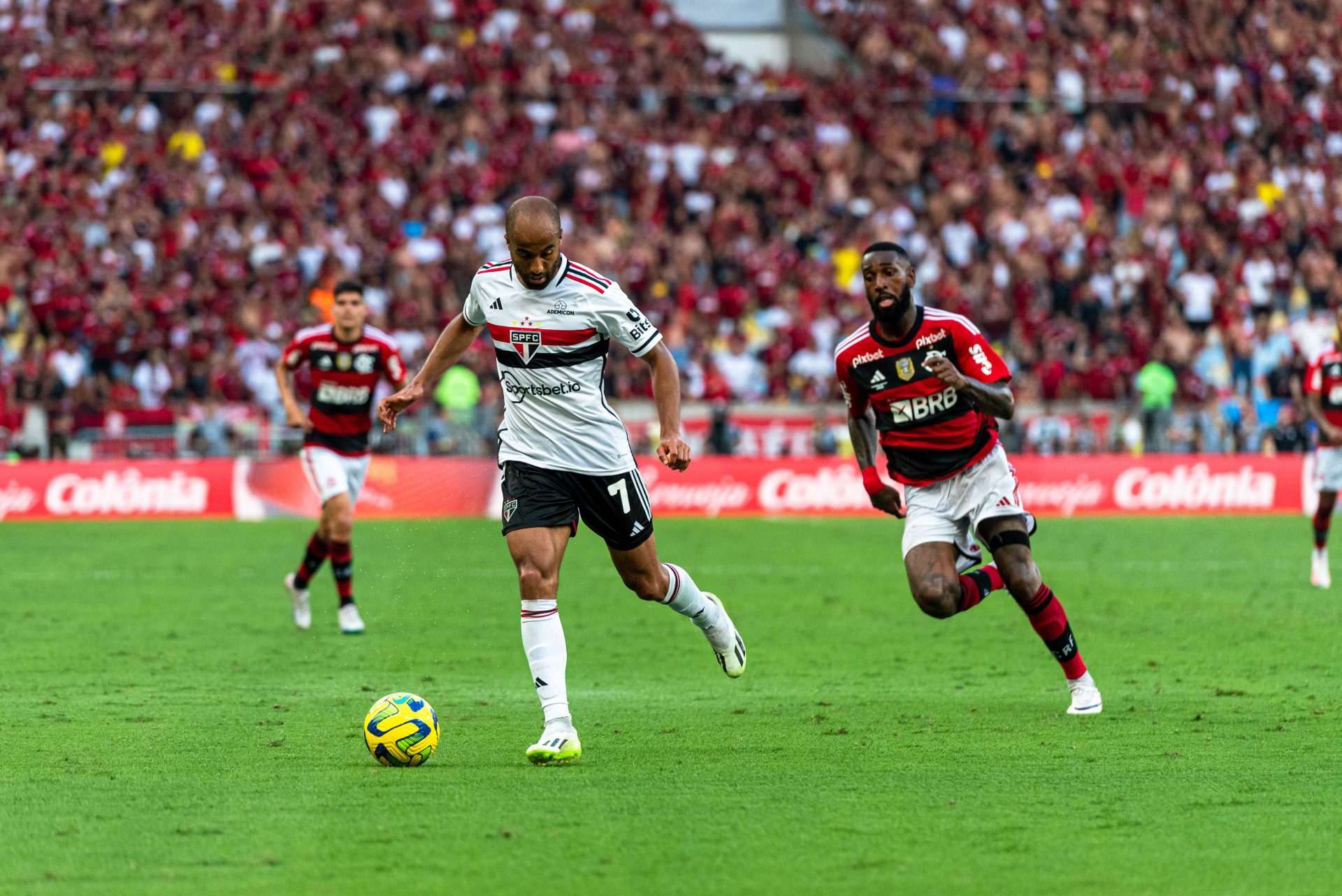 Confira escalações da final entre São Paulo x Flamengo