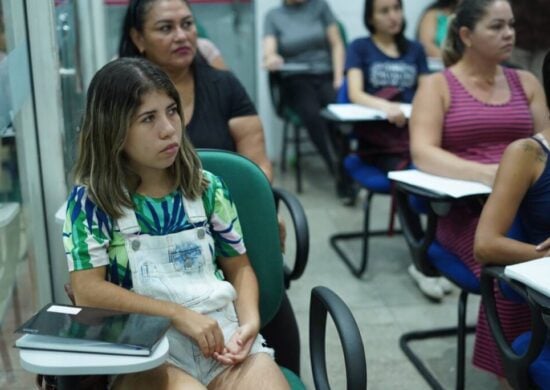 Jovens durante cursos de qualificação - Foto: Henrique Miranda/Setemp