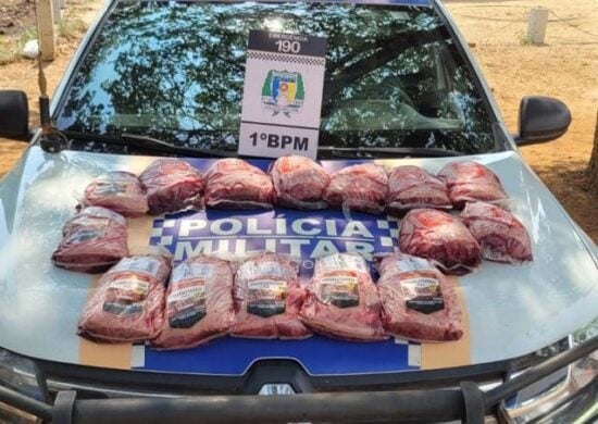 Na mochila da dupla foram encontradas 15 embalagens com peças do corte de carne bovina