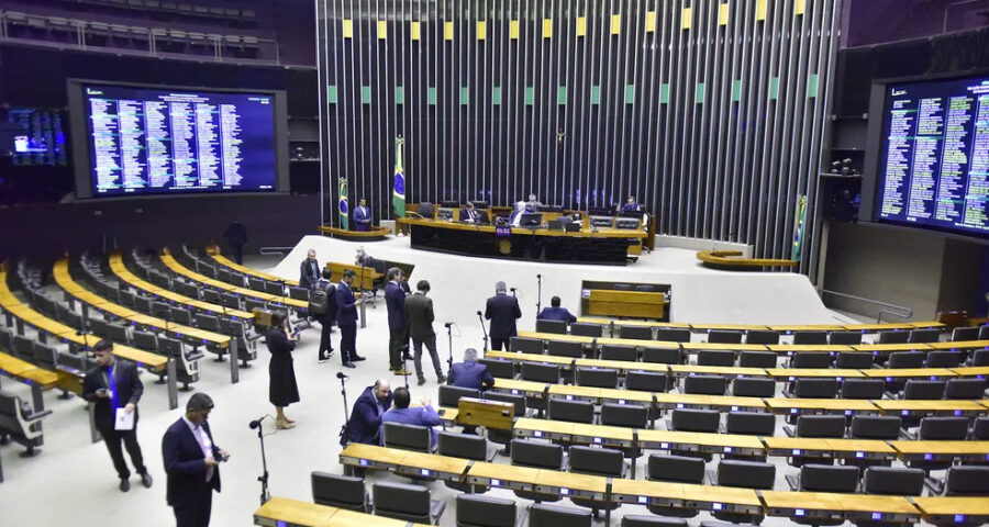 Deputados mudam prazos de cumprimento da Lei da Ficha Limpa e reduzo o período de inelegibilidade — Foto: Zeca Ribeiro/Câmara dos Deputados